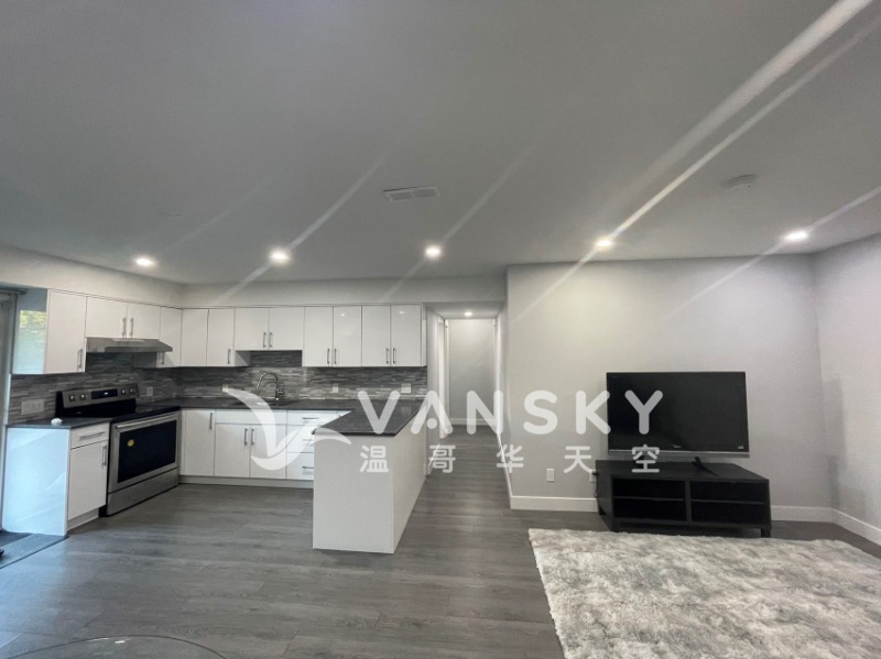 221006105808_kitchen and hallway.jpg